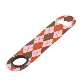 Rode Roze en Bruine Argyle Patroon Monogram Speed Flessenopener (Achterkant Gekanteld)