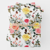 Rode roze en gele waterverf roos inpakpapier vel (In situ)