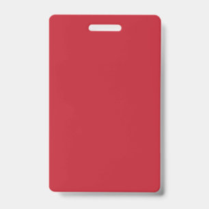 Rode, roze en oranje kledingstukken hangen naast e badge