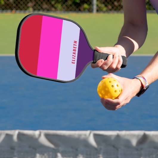 Rode, roze en Paarse streepjespatroon Pickleball Paddle (Insitu)