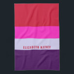 Rode, roze en Paarse streepjespatroon Theedoek<br><div class="desc">Voeg een pop van kleur toe aan uw keuken met de rode, roze en Paarse streepjespatroon keukenhanddoek. Deze stijlvolle en absorberende handdoek met een gedurfd gestreept ontwerp is perfect voor het drogen van gerechten, het afvegen van toonbanken of het toevoegen van een decoratieve toets aan uw ruimte. Een geweldige keuze...</div>