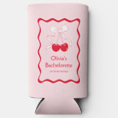 Rode Roze Golvende Kers Op Een Strik Vrijgezellenf Seltzer Blikjeskoeler (Voorkant)