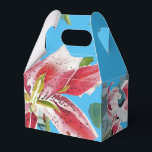 Rode Roze Lily Floral Blue Wedding Cake voor Vor B Bedankdoosjes<br><div class="desc">roze Lily Floral bloemen Wedding Cake Favor Boxes,  met volledig  naam. Ontworpen van een van mijn waterverf schilderijen.</div>