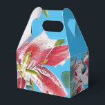 Rode Roze Lily Floral Blue Wedding Cake voor Vor B Bedankdoosjes<br><div class="desc">roze Lily Floral bloemen Wedding Cake Favor Boxes,  met volledig  naam. Ontworpen van een van mijn waterverf schilderijen.</div>