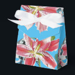 Rode Roze Lily Floral Blue Wedding Cake voor Vor B Bedankdoosjes<br><div class="desc">roze Lily Floral bloemen Wedding Cake Favor Boxes,  met volledig  naam. Ontworpen van een van mijn waterverf schilderijen.</div>