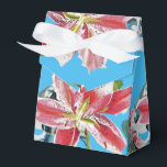 Rode Roze Lily Floral Blue Wedding Cake voor Vor B Bedankdoosjes<br><div class="desc">roze Lily Floral bloemen Wedding Cake Favor Boxes,  met volledig  naam. Ontworpen van een van mijn waterverf schilderijen.</div>