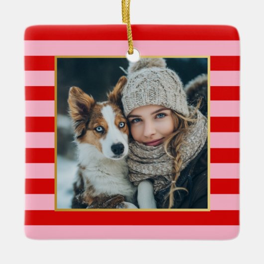 Rode Roze Strepen Kerst Foto Keramisch Ornament (Voorkant)