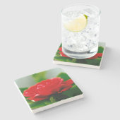 Rode roze van passie bedekt met dauwdruppels stenen onderzetter (Zijkant)