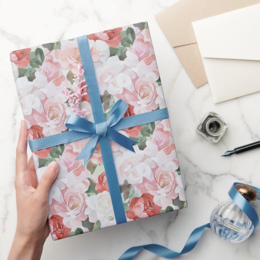 Rode Roze Witte Rozen Bloemige Bruiloftsontvangst Cadeaupapier (Geschenken)