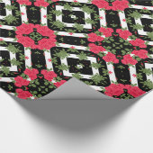 Rode rozen bloemen floreren kaleidoscopisch zwart  cadeaupapier (Hoek)