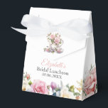 Rode Rozen Bruiloft Lunchtijd Thee Brunch Bedankdoosjes<br><div class="desc">Verwennen uw gasten met charmante blijkjes van waardering met onze Roze Rozen Bruidslunch Theebrunchtijd Favor Dozen. Deze prachtige favor dozen zijn versierd met de tijdloze schoonheid van roze rozen,  wat een romantische en elegante touch toevoegt aan uw theepartij-viering.</div>