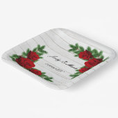 Rode rozen en de pijnboomtanden papieren bordje (Gebogen)