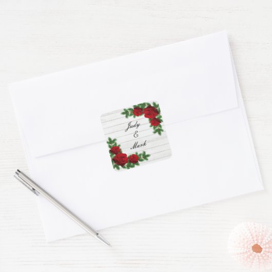 Rode rozen en een ringzegel met kerstbruiloft vierkante sticker (Envelop)