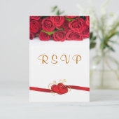 Rode rozen en harten Wedding RSVP Uitnodiging (Staand voorkant)