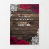 Rode rozen en Lace Elegant Rustic Wood Wedding Drieluik Uitnodiging (Cover)