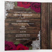 Rode rozen en Lace Elegant Rustic Wood Wedding Drieluik Uitnodiging (Binnenzijde eerst)