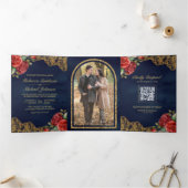Rode Rozen Gouden Kant Navy QR Code Foto Bruiloft Drieluik Uitnodiging (Binnen)