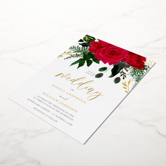 Rode Rozen & Green Leaf Wedding Gold Folie Uitnodiging (Gedraaid)
