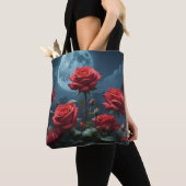 Rode Rozen in het Maanlicht Tote Bag (Dichtbij)