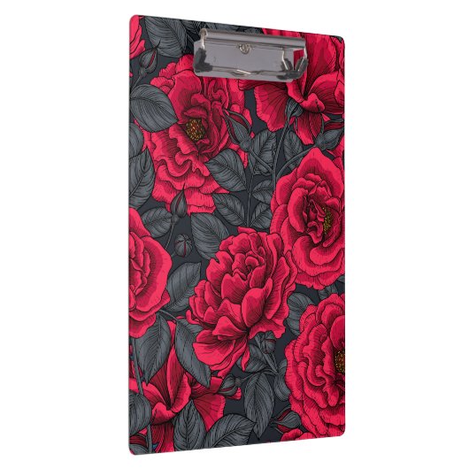 Rode rozen met grijze bladeren op zwart klembord (Rechts)