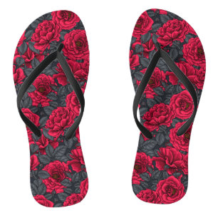 Rode rozen met grijze bladeren op zwart teenslippers