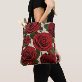 Rode rozen: naadloze bloemachtergrond tote bag (Dichtbij)