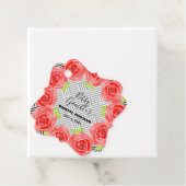 Rode rozen op Black White Stripes Derby Party Bedankjes Labels (In situ)