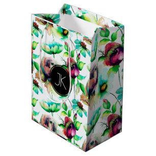 Rode rozen op de houtextuur van blond hout medium cadeauzakje