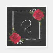 Rode rozen op het zwarte huwelijk servet (Voorkant)