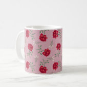 Rode rozen op roze oversized calico koffiemok (Voorkant links)