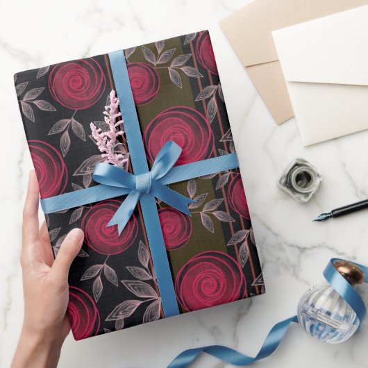 Rode rozen op zwart. cadeaupapier (Geschenken)
