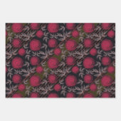 Rode rozen op zwart. inpakpapier vel (Voorkant 3)