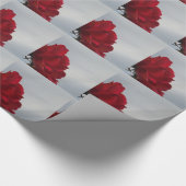 Rode rozen tegen een heldere blauwe hemel cadeaupapier (Hoek)