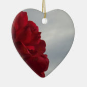 Rode rozen tegen een heldere blauwe hemel keramisch ornament (Rechts)