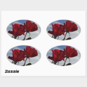 Rode rozen tegen een heldere blauwe hemel ovale sticker (Vel)