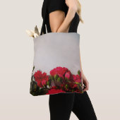 Rode rozen verse knoppen die de heldere bloemen bl tote bag (Dichtbij)