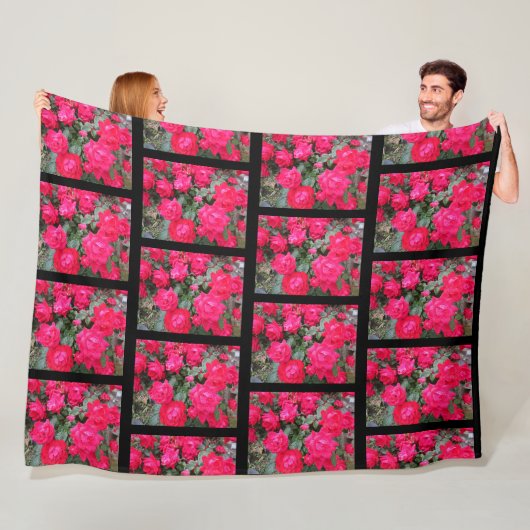 RODE ROZEN VLOERENKLEED FLEECE DEKEN (In situ)