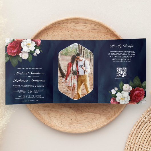 Rode Rozen Witte Magnolia Marineblauwe QR Code Tro Drieluik Uitnodiging