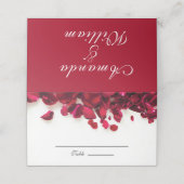 Rode rozenblaadjes bruiloft plaatskaartje (Buitenkant ongevouwen)