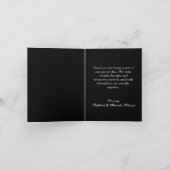 Rode rozenblaadjes op het strand bruiloft bedankkaart (Binnen)