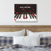 Rode rozenblaadjes op piano met citaat canvas afdruk (Insitu (Slaapkamer))