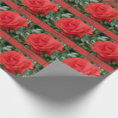 Rode rozenbloem in bloei gepersonaliseerd cadeaupapier (Hoek)