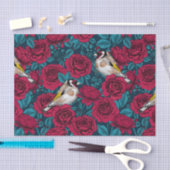 Rode rozenbloemen en goudvinkvogels tissuepapier (Craft)