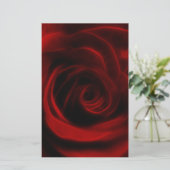Rode rozendiepte van de liefde (Staand voorkant)