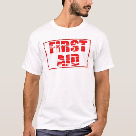Rode rubberen stempel effect. Eerste Hulp. T-shirt (Voorkant)