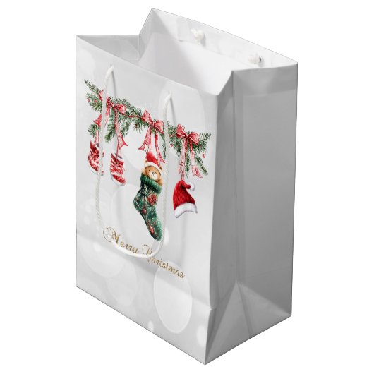 Rode Santa Baby Beer Kerstmiskleding Bokeh Medium Cadeauzakje (Voorkant Gekanteld)