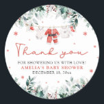 Rode Santa Baby Christmas Clothesline Baby shower Ronde Sticker<br><div class="desc">Voeg een feestelijk tintje toe aan uw baby shower met onze Red Santa Baby Christmas Clothesline Baby shower Classic Round Stickers! Met schattige rode babykleding die aan een waslijn met kerstthema hangt, zijn deze ronde stickers ideaal voor het afdichten van enveloppen, het decoreren van fastbags of het toevoegen van een...</div>