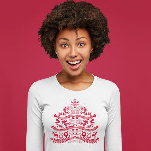 Rode Scandinavische volks kunst Noorse kerstboom T-shirt
