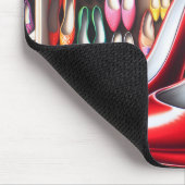 Rode schoenen in kast muismat (Hoek)