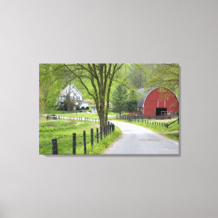 Rode schuur en boerderij bij Berlijn, Ohio. Canvas Afdruk